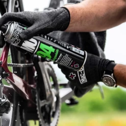 Dégrippant MUC-OFF Lubrifiant Spray Protecteur MO94 - 400 Ml 8 Dégrippant MUC-OFF Lubrifiant Spray Protecteur MO94 - 400 Ml -Vélo fixie Soldes degrippant muc off lubrifiant spray protecteur mo94 400 ml 3